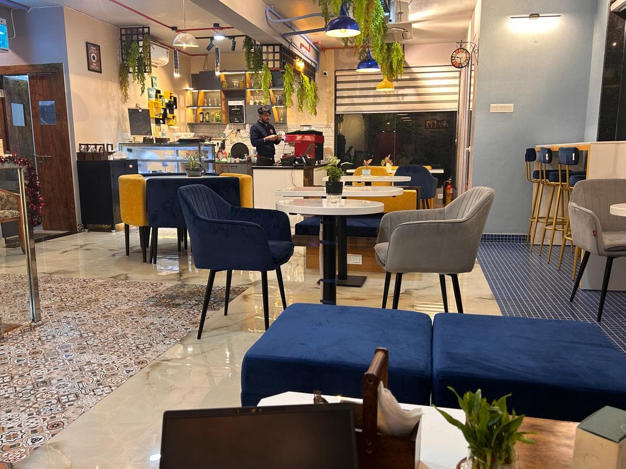 Crackpot Café & Bistro – Interior & Branding - CAFE